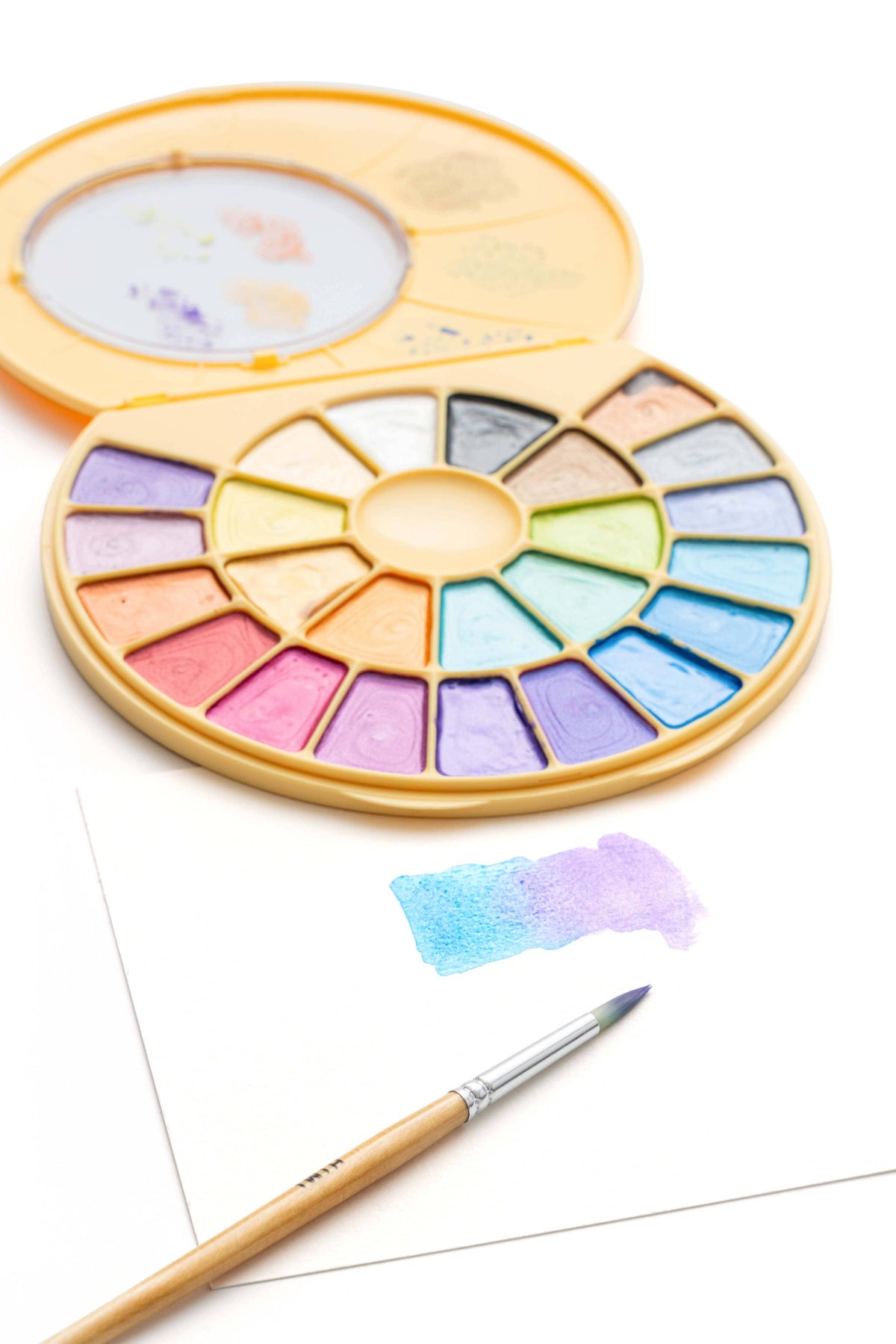 HIMI Semi-Moist Watercolour Set - 24 Colours in Pans + Brush